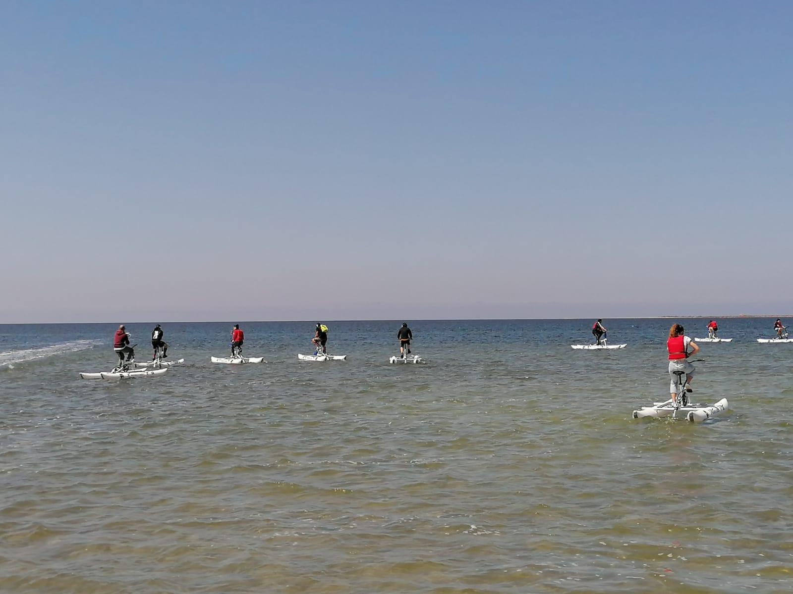 Le water bikes attirano visitatori e turisti allo Stagnone di Marsala