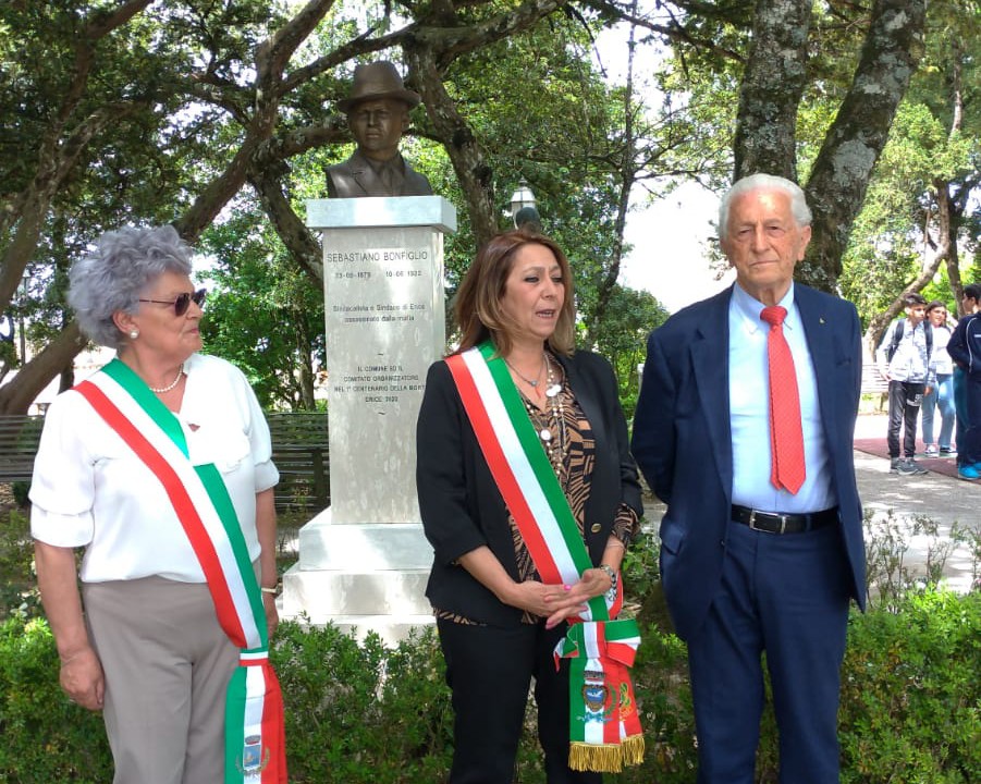 Erice: cippo in ricordo di Sebastiano Bonfiglio, la candidata sindaca Toscano alla cerimonia