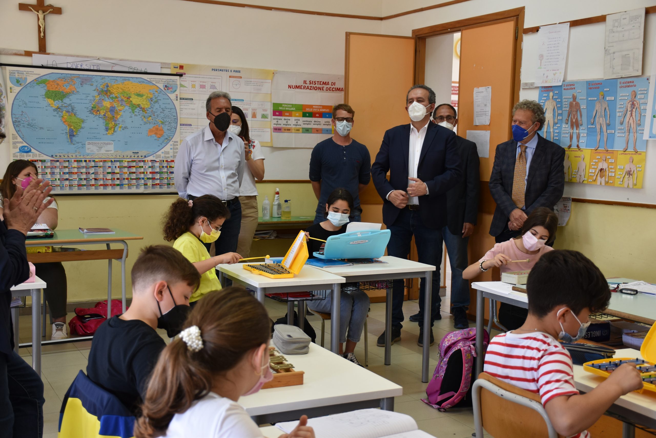 Grillo in visita alla scuola di San Leonardo, in vista la pulizia della Piazza