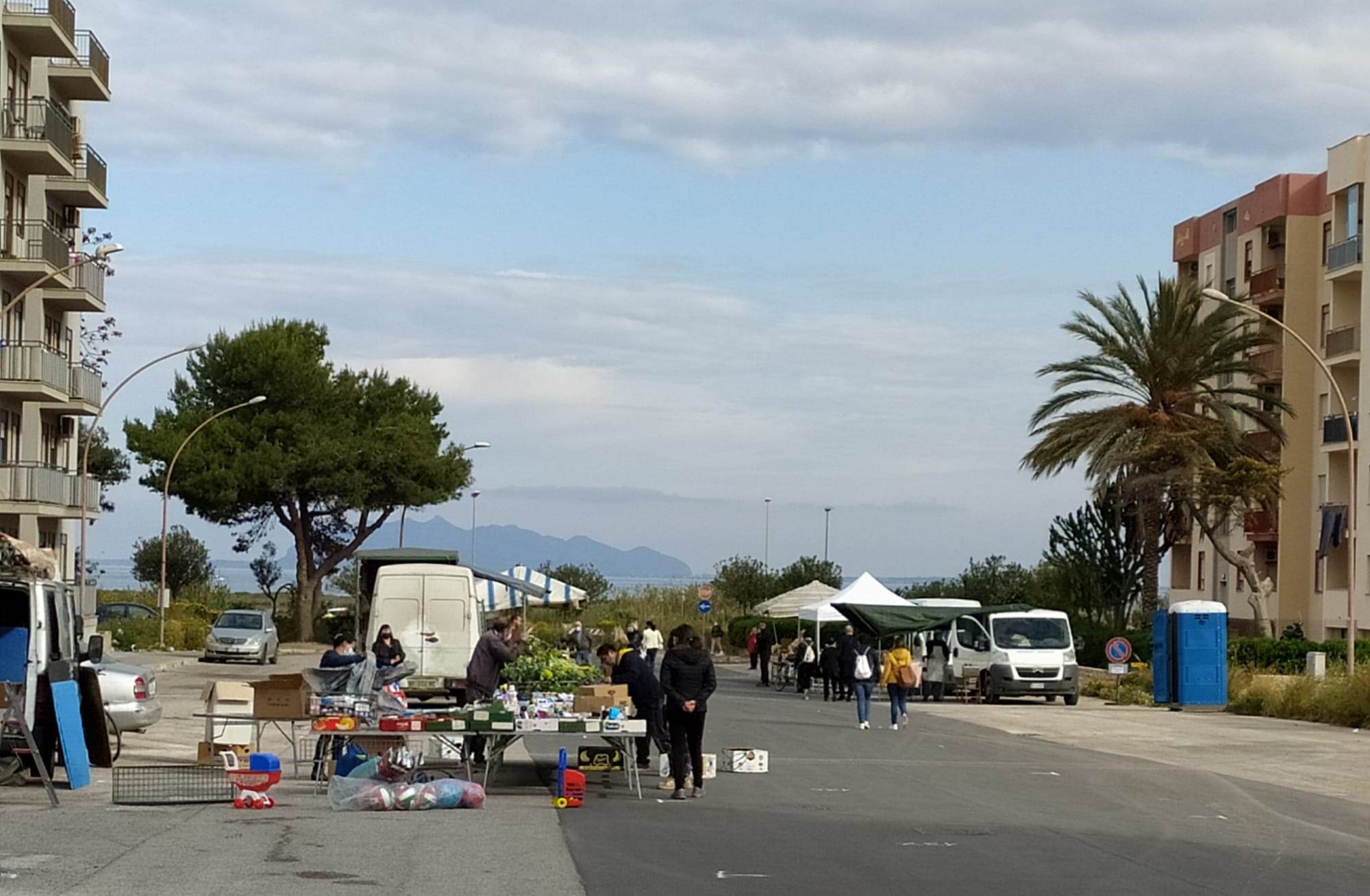 Il Mercatino di Sappusi non piace: i commercianti vanno via, disagi al traffico