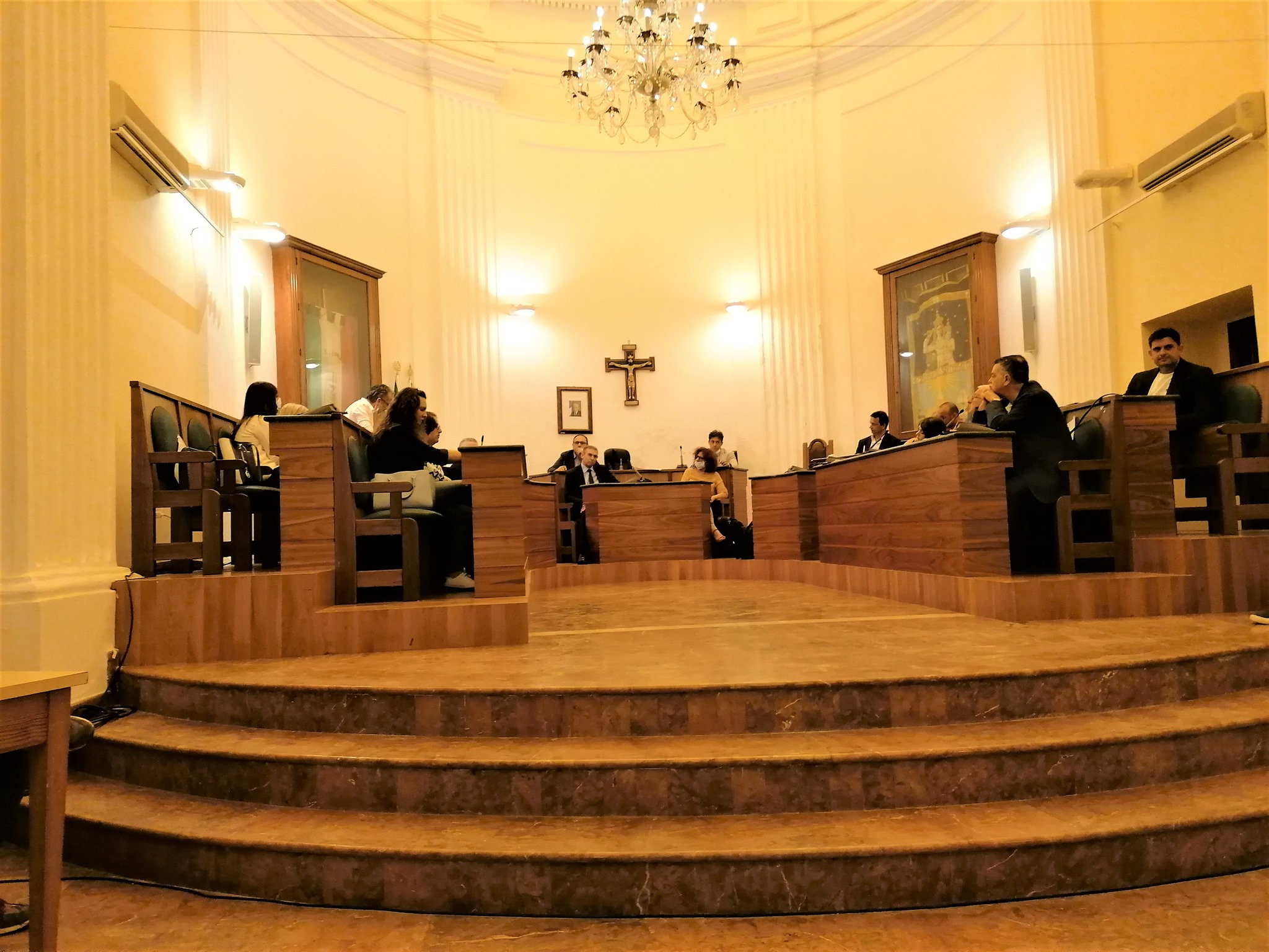 Castellammare: l’Aula approva tariffe TARI e mensa. Nuovo regolamento su tassa di soggiorno