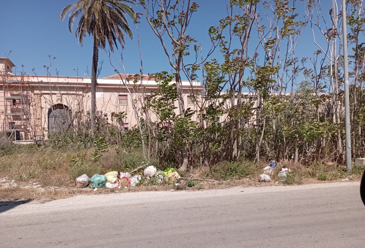 Marsala: in Via Vecchia Mazara “isole di spazzatura”