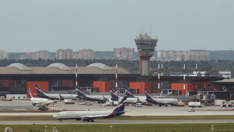 Traffico aereo in ripresa, +52% passeggeri nel 2021