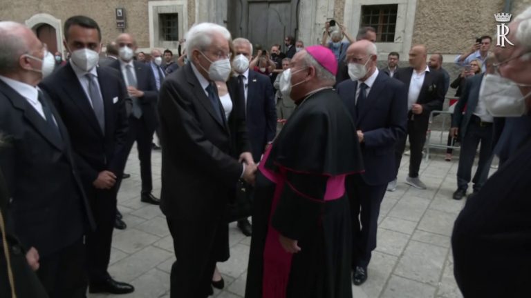 Mattarella a Nusco per i funerali di De Mita