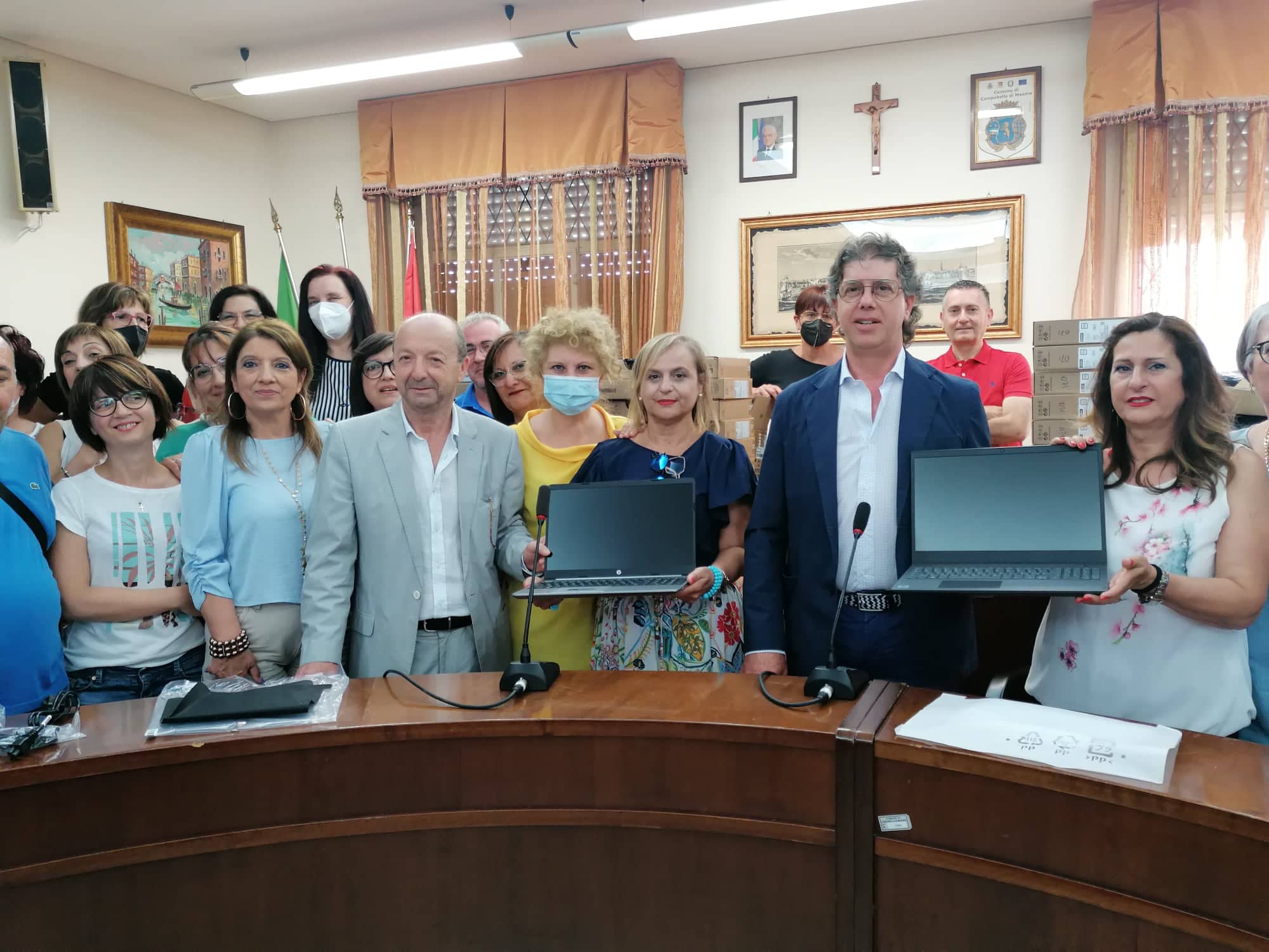 Sì alla digitalizzazione, dipendenti del Comune di Campobello premiati con 41 pc
