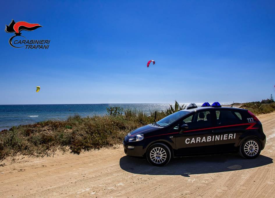 Rubavano infissi in un immobile confiscato, arrestati due castelvetranesi