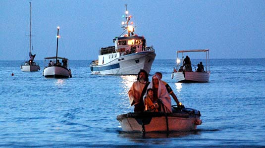 San Vito in festa per il Patrono, di sera i suggestivo “Sbarco dei Santi”
