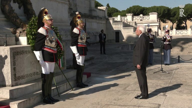 2 Giugno, Mattarella depone corona d’alloro all’Altare della Patria