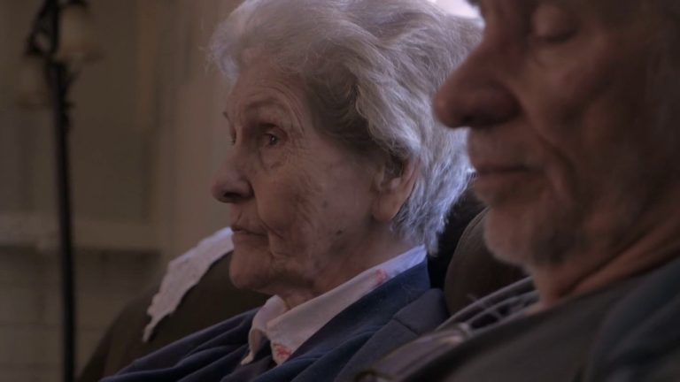 Welfare, il 60% delle famiglie preferisce assistere anziani in casa