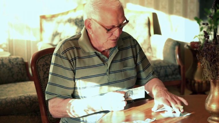 Italia verso pensioni più povere, cresce il gender gap