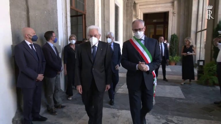 Mattarella alla camera ardente di Scalfari