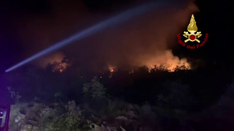 Incendi nel goriziano, evacuate 200 persone