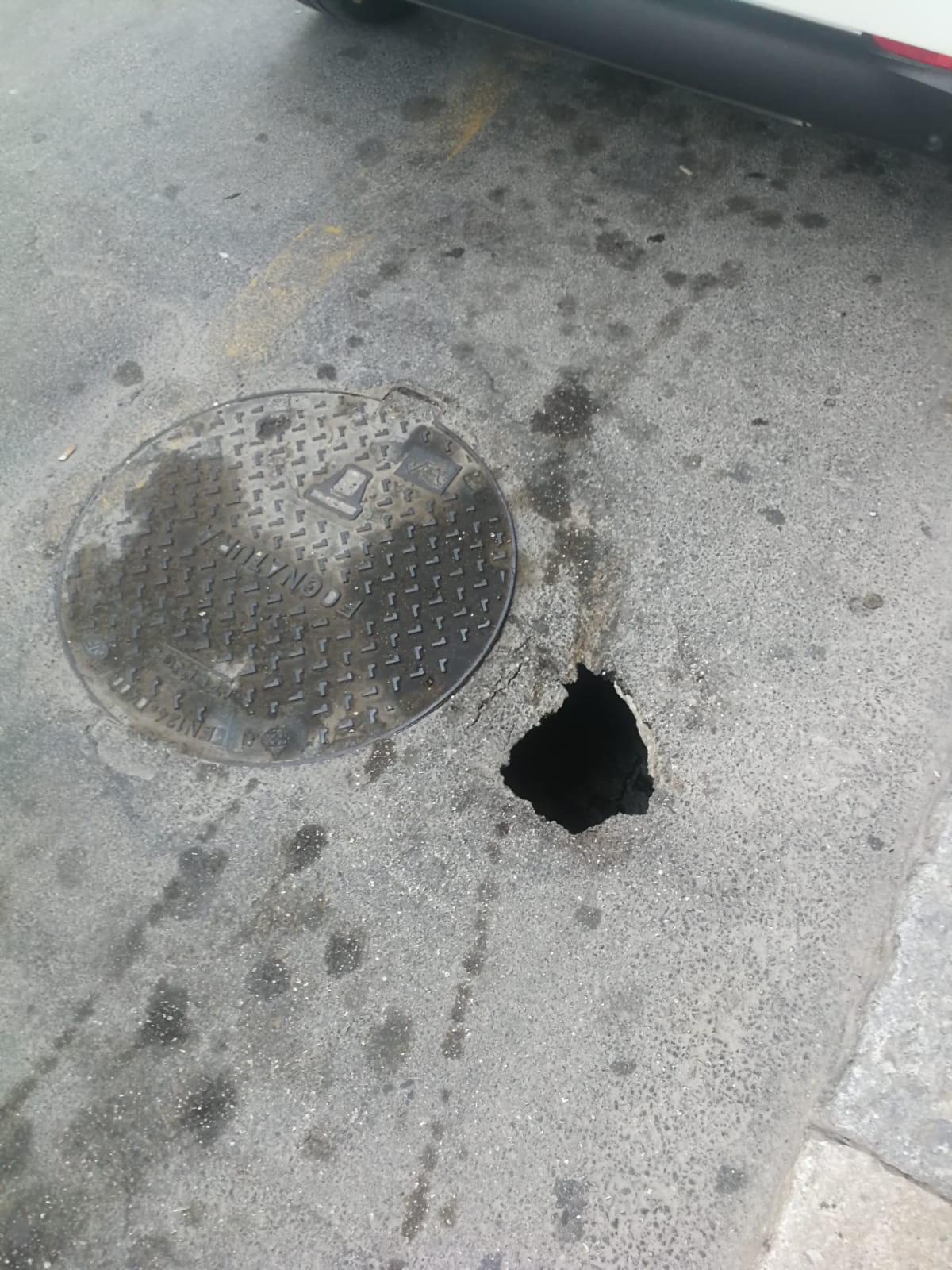 Marsala: c’è un buco nella strada di via Anca Omodei…