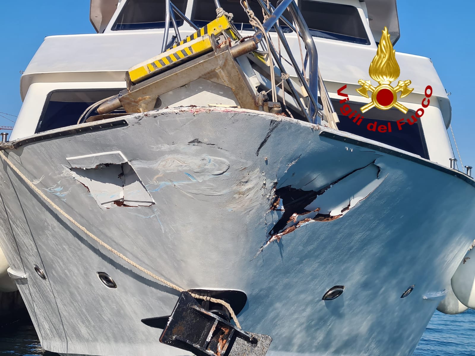 Incidente nautico al Porto di Trapani, una motonave sperona l’altra