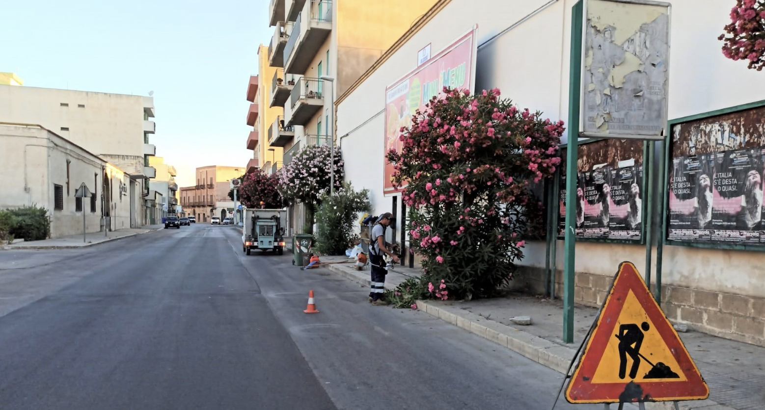 Marsala: continua la pulizia del verde pubblico in Città