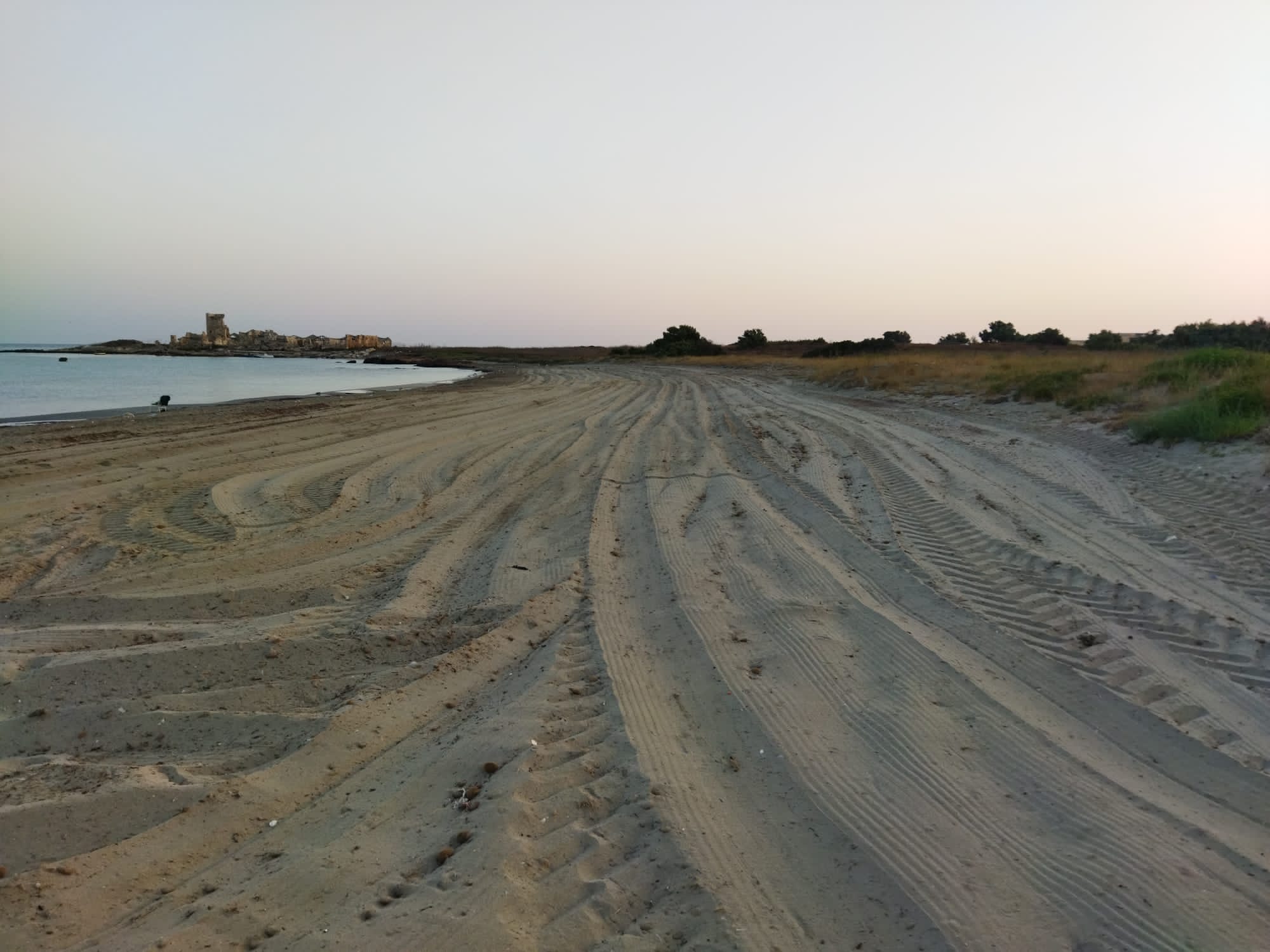 Trapani: continua la pulizia di Punta Tipa, il Comune si sostituisce al Demanio