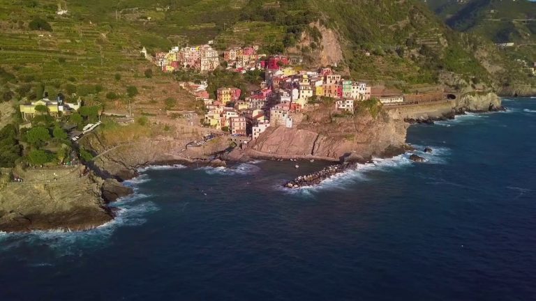 Turismo sostenibile, un protocollo tra Ministero, Enel e Trenitalia