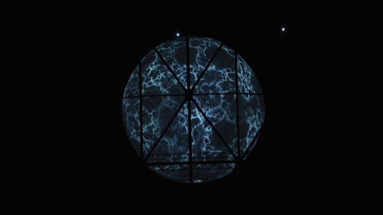 Luna Somnium illumina il Gazometro di Roma