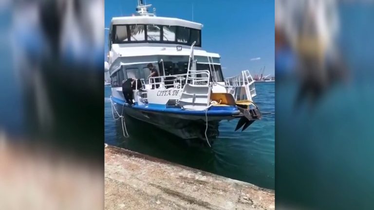 Napoli, aliscafo contro il molo. Le prime immagini dopo l’impatto