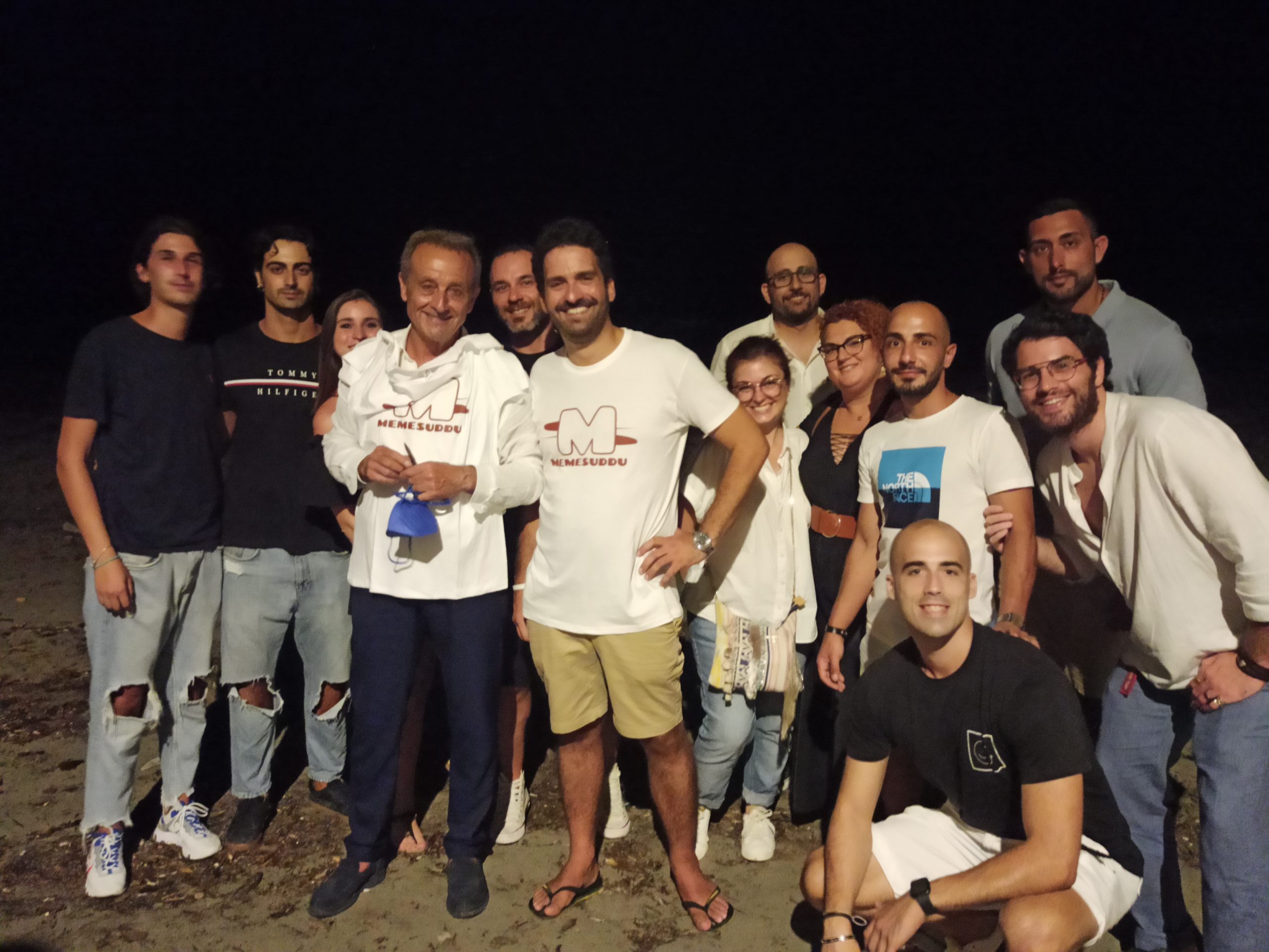 “Non evento” di Memesuddu, in spiaggia spunta il sindaco per un confronto