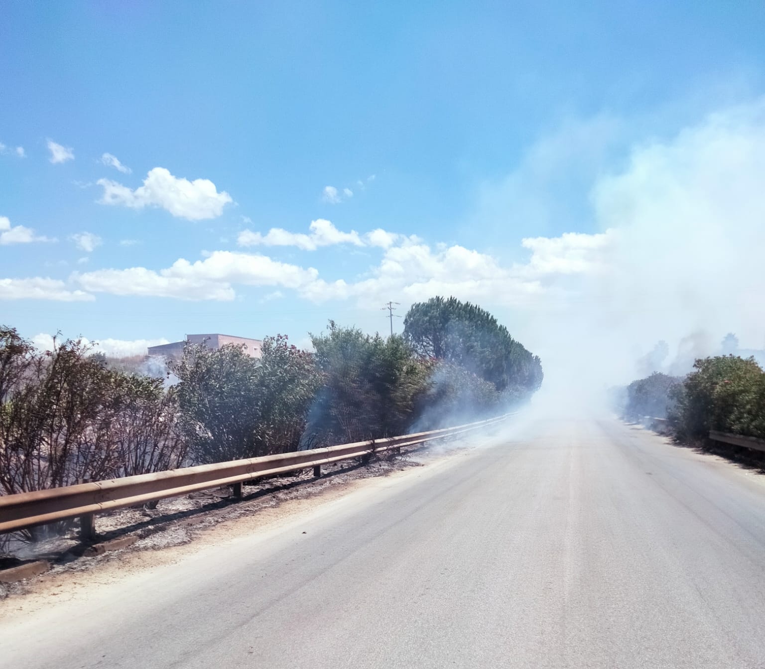 Marsala: incendio vicino al Sossio, niente visibilità per le auto