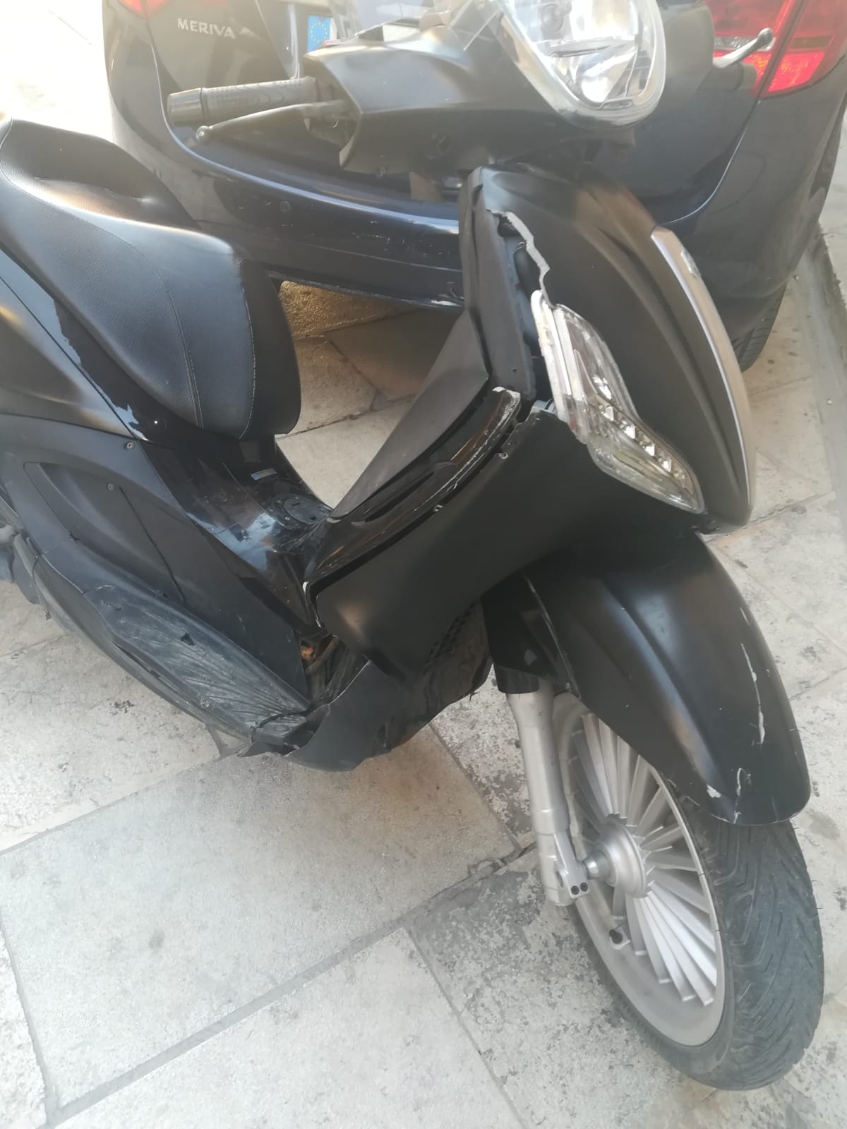 Marsala: in centro storico si scontrano monopattino e scooter, due feriti