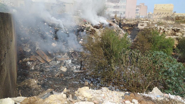 Marsala: incendio di rifiuti in zona Stadio, allarme tra i residenti