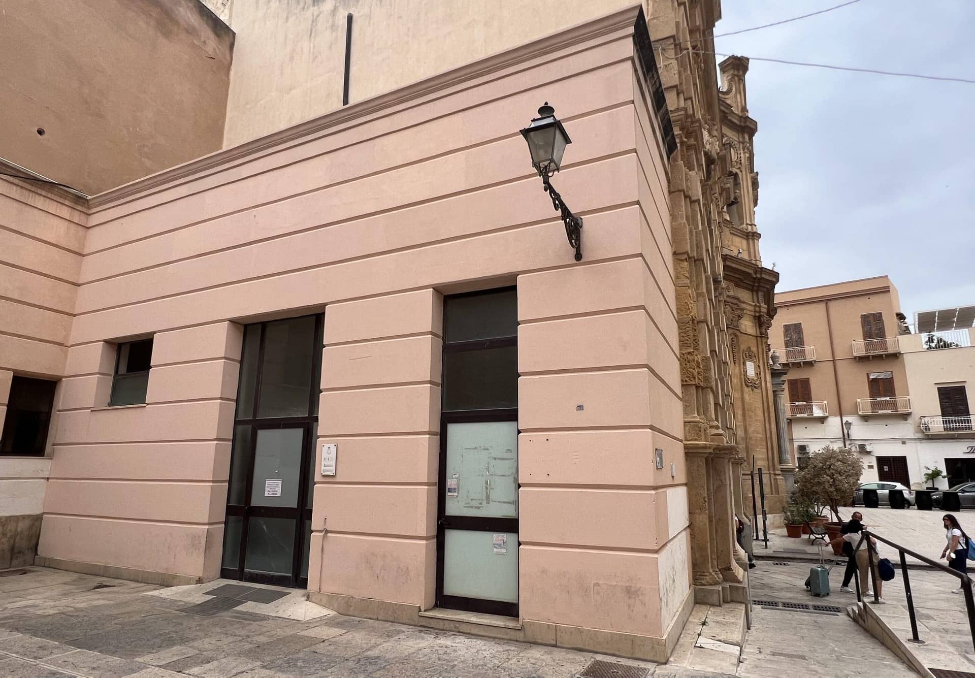 I gestori dell’Antico Mercato: “Da oltre un mese i bagni non sono accessibili”