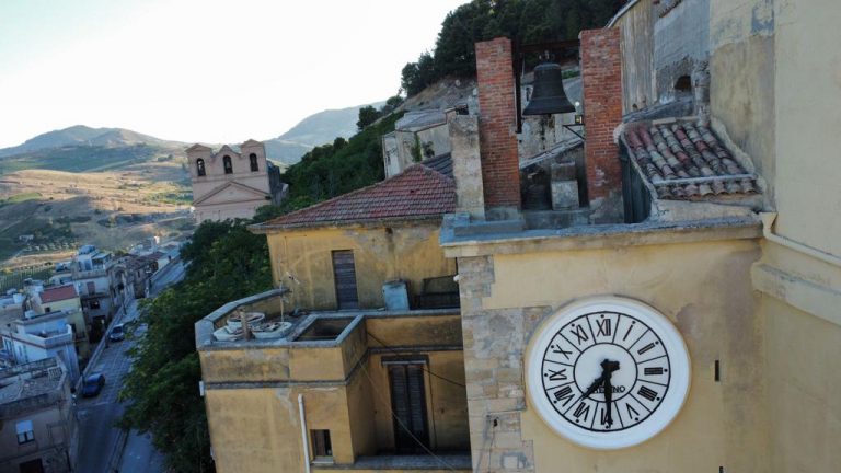 Rinasce l’antico orologio della Matrice di Calatafimi Segesta