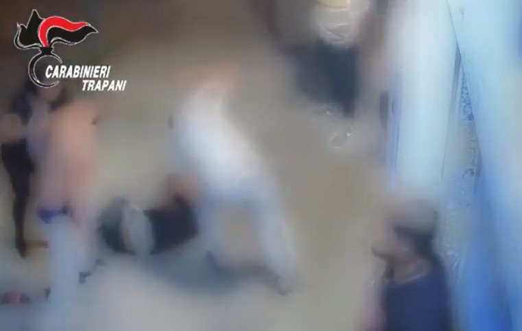 Violento pestaggio in centro, denunciati tre marsalesi e un nigeriano VIDEO