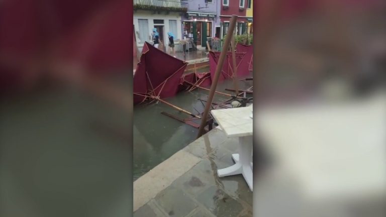 Bufera di vento e pioggia a Venezia