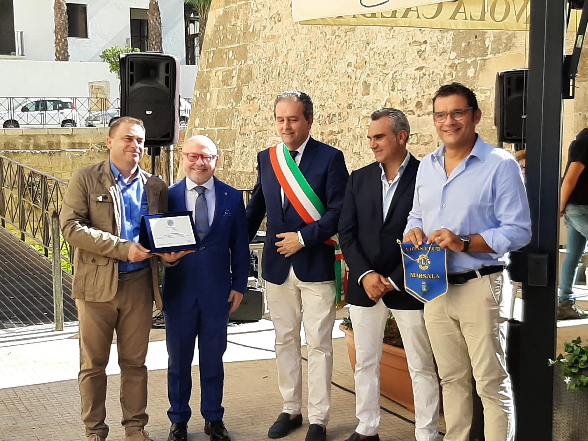 Lions Marsala: targa ai medici di Pneumologia del “Borsellino”