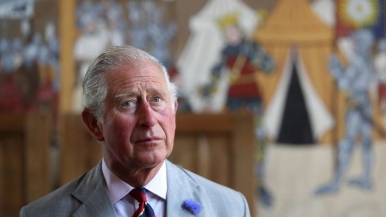 Re Carlo III succede a sua Maestà la Regina Madre