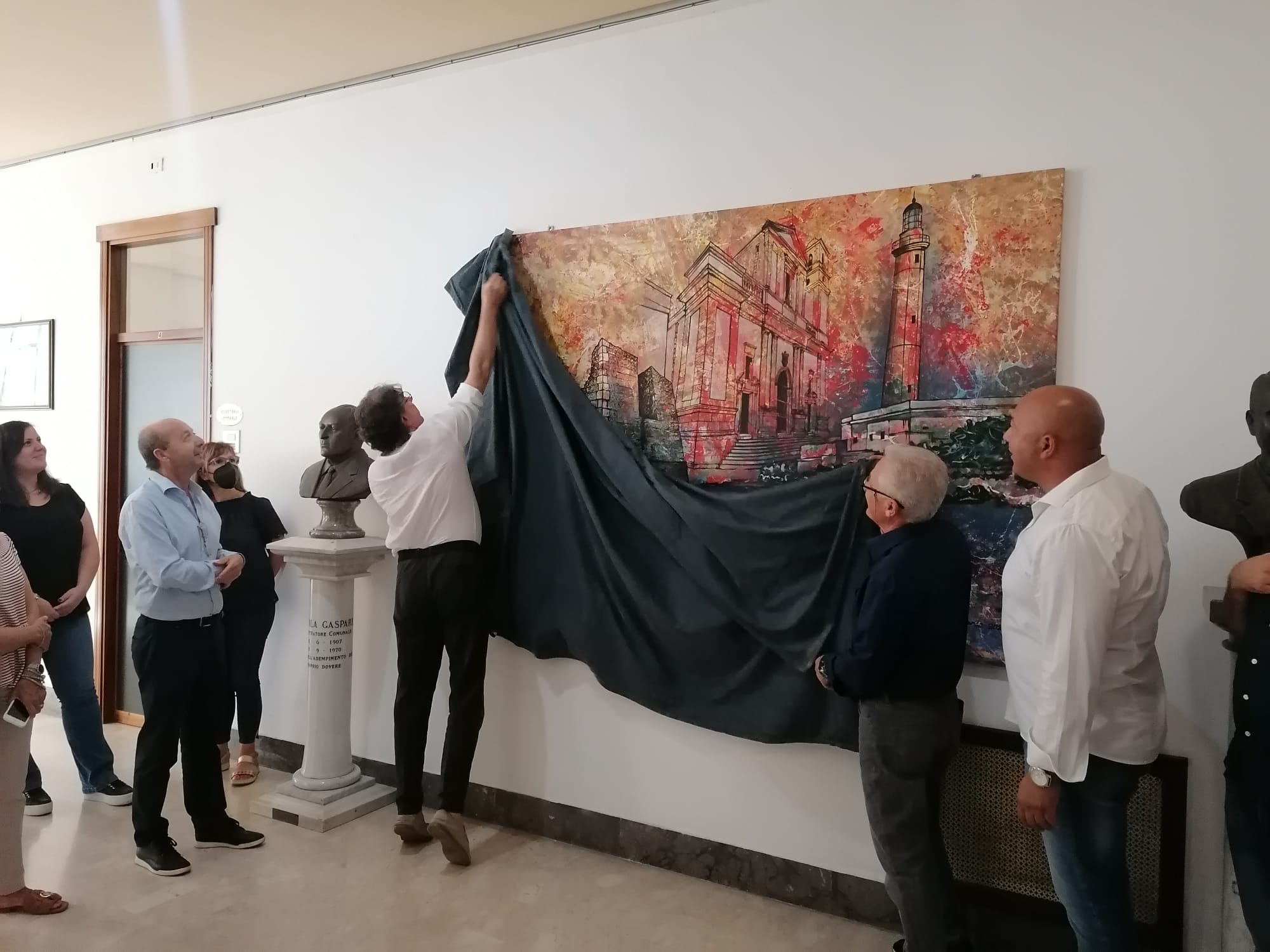 Al Municipio di Campobello collocato il dipinto Triade donato da Gerry Bianco