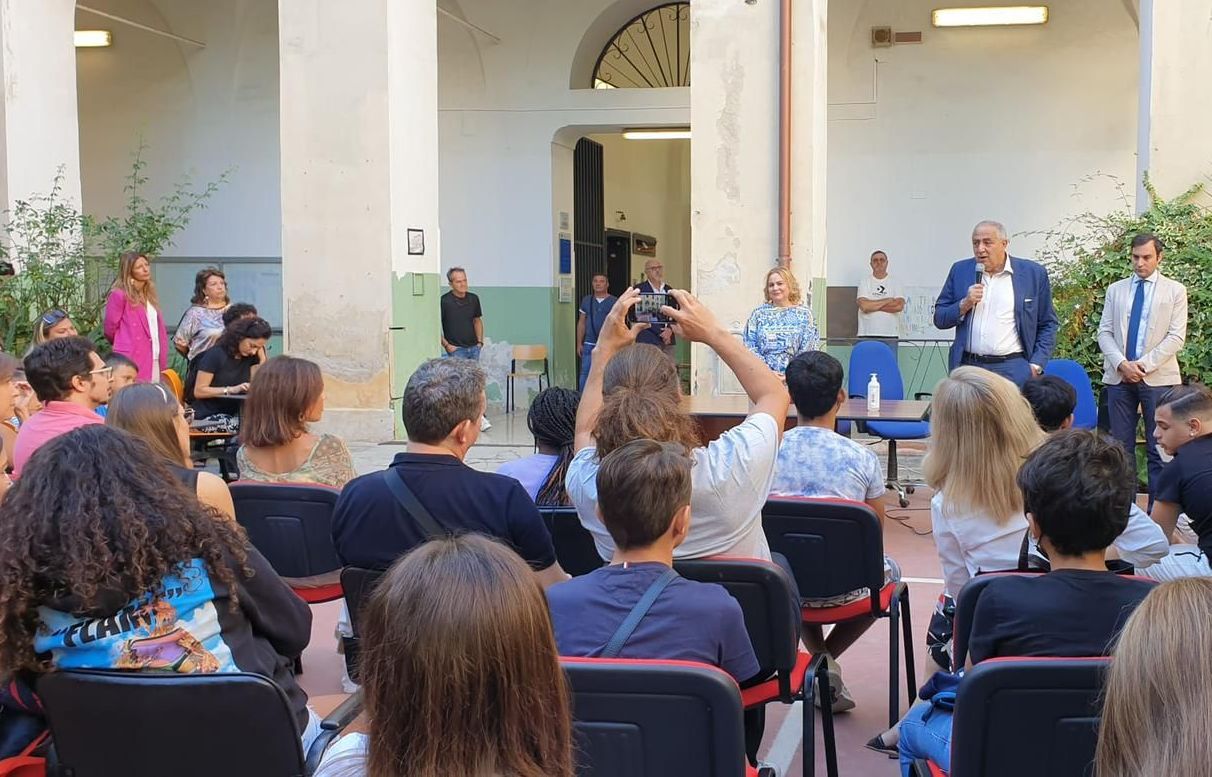 Scuola, Sindaco Palermo “Auspico che nuovo anno possa segnare un ritorno alla normalità”