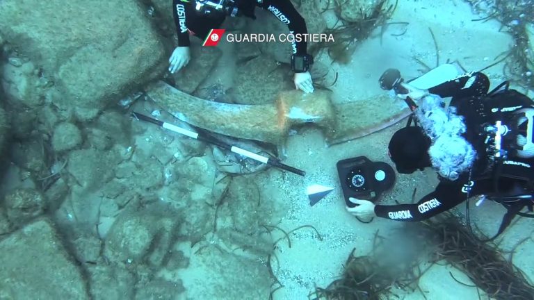Archeologia, dai fondali sardi riemerge un’ancora di epoca romana