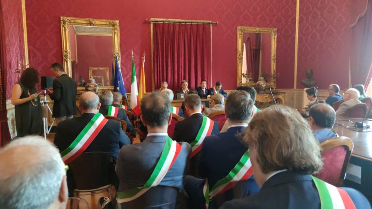 Rincari e crisi comuni, l’Anci riunisce i sindaci siciliani