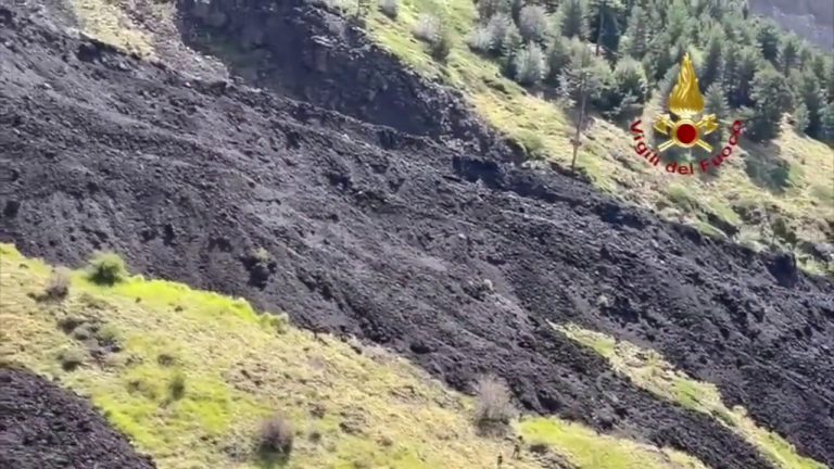 Escursionista in difficoltà sull’Etna, soccorso dai vigili del fuoco