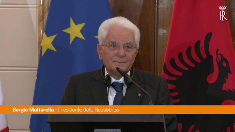 Mattarella “Mantenere forte pressione su Russia con sanzioni”