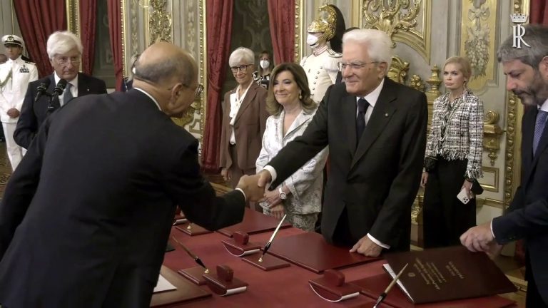 Consulta, D’Alberti presta giuramento davanti a Mattarella