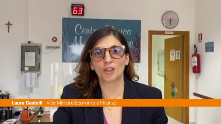 Viceministro Castelli inaugura un centro clinico a Lampedusa