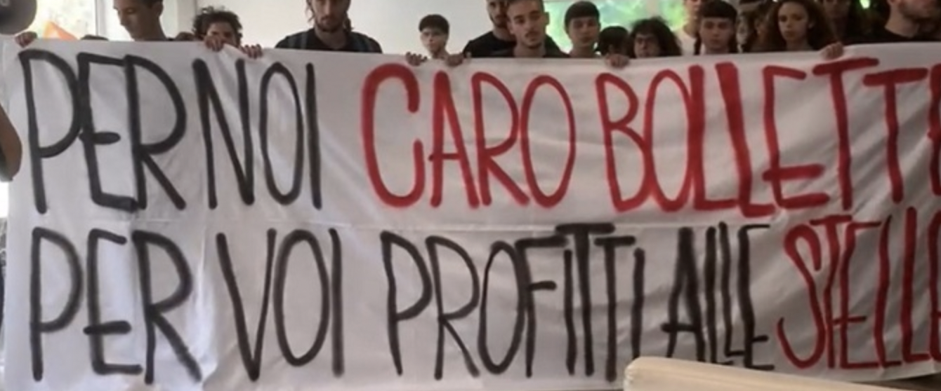 Proteste sul clima e sul caro bollette, si manifesta davanti sede Enel