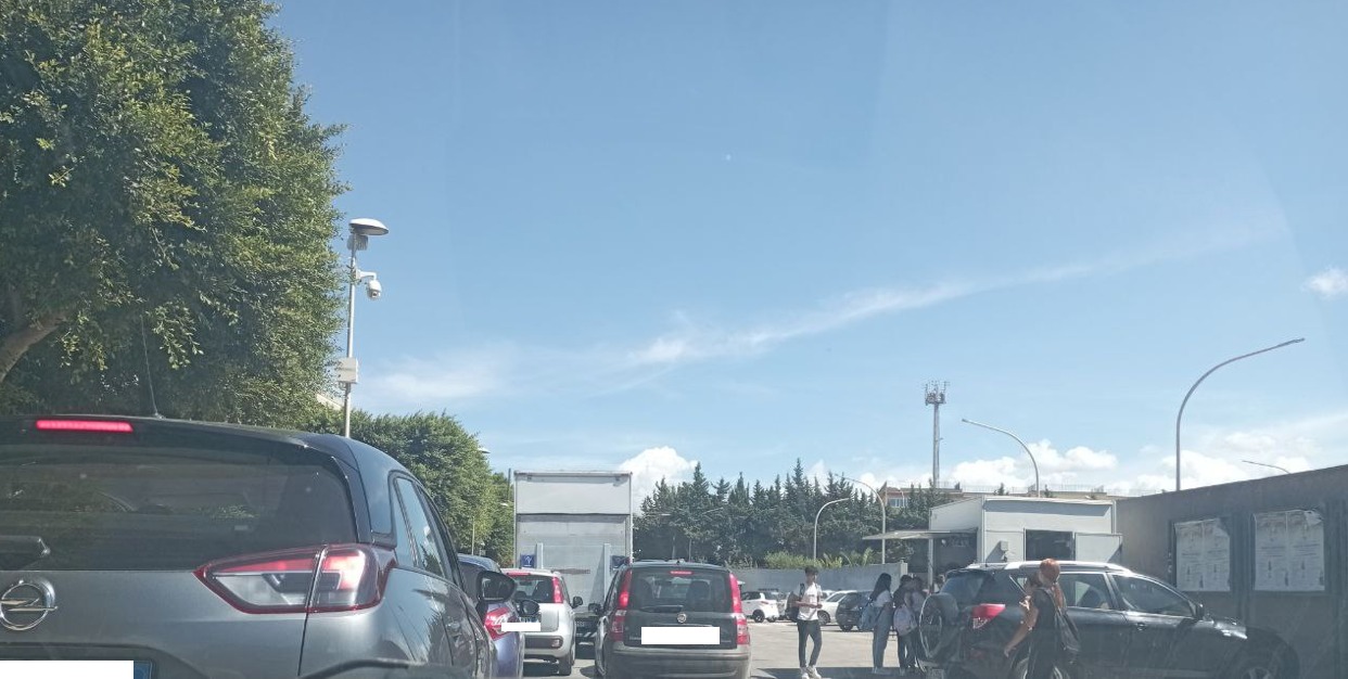 Ingorghi e code all’uscita da scuola, caos a Marsala