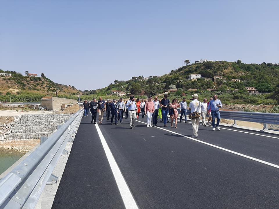 Ponte sul fiume San Bartolomeo chiuso ogni sera dalle 19 alle 7
