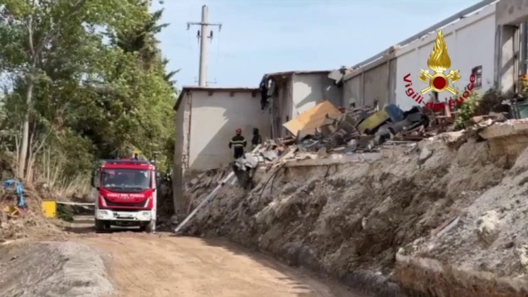 Marche, dopo l’alluvione è corsa per salvare le strutture lesionate