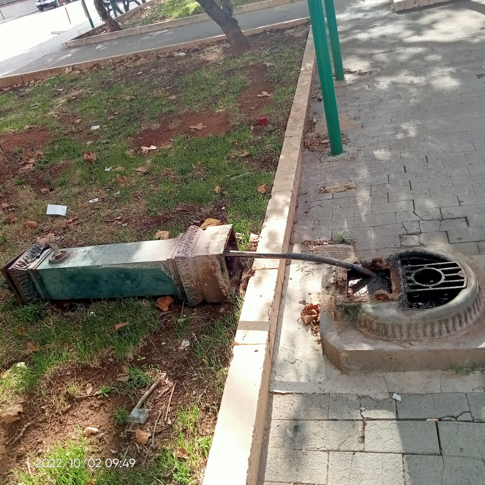 Marsala, abbattuta la fontanella di piazza Inam