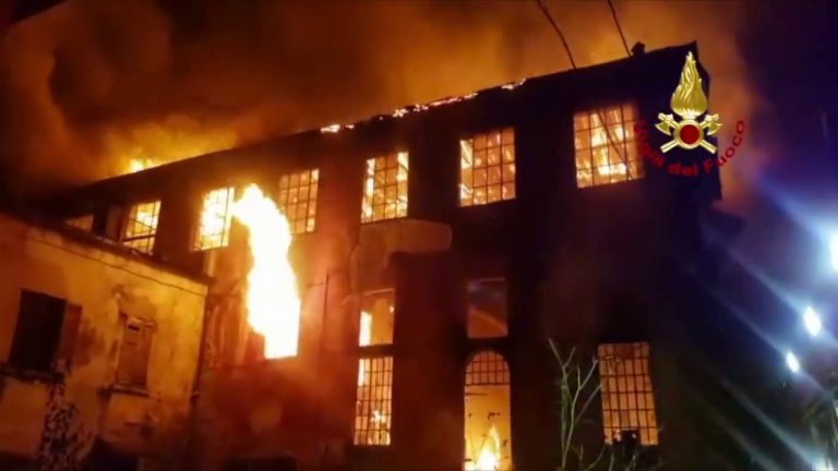 Incendio in un fabbricato diabitato nel comasco