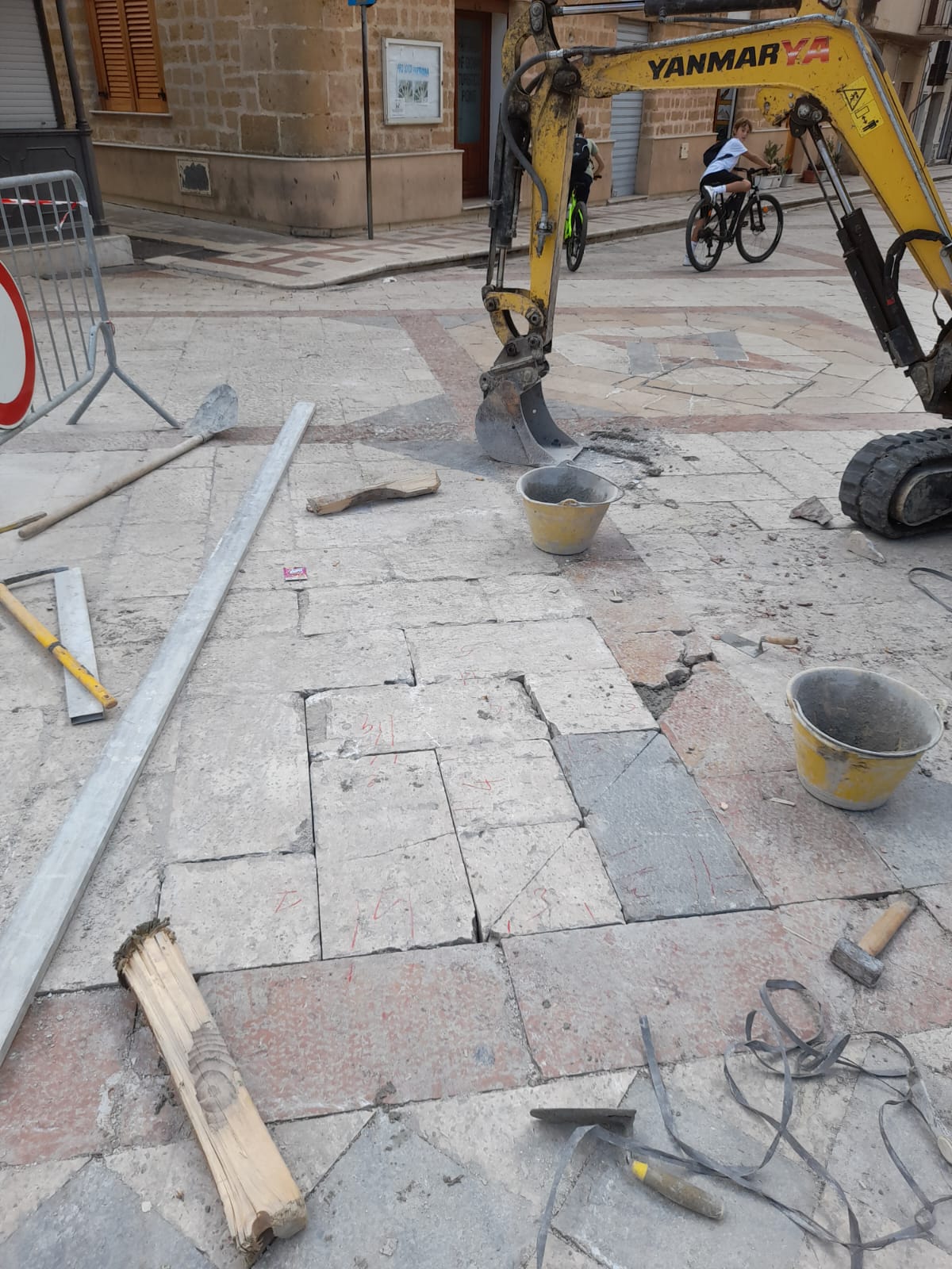 Partanna: si sistemano la strada e i marciapiedi di via Vittorio Emanuele