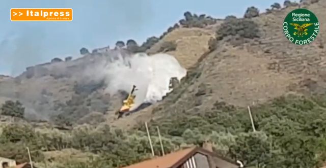 Canadair precipita e si schianta sull’Etna, due piloti a bordo