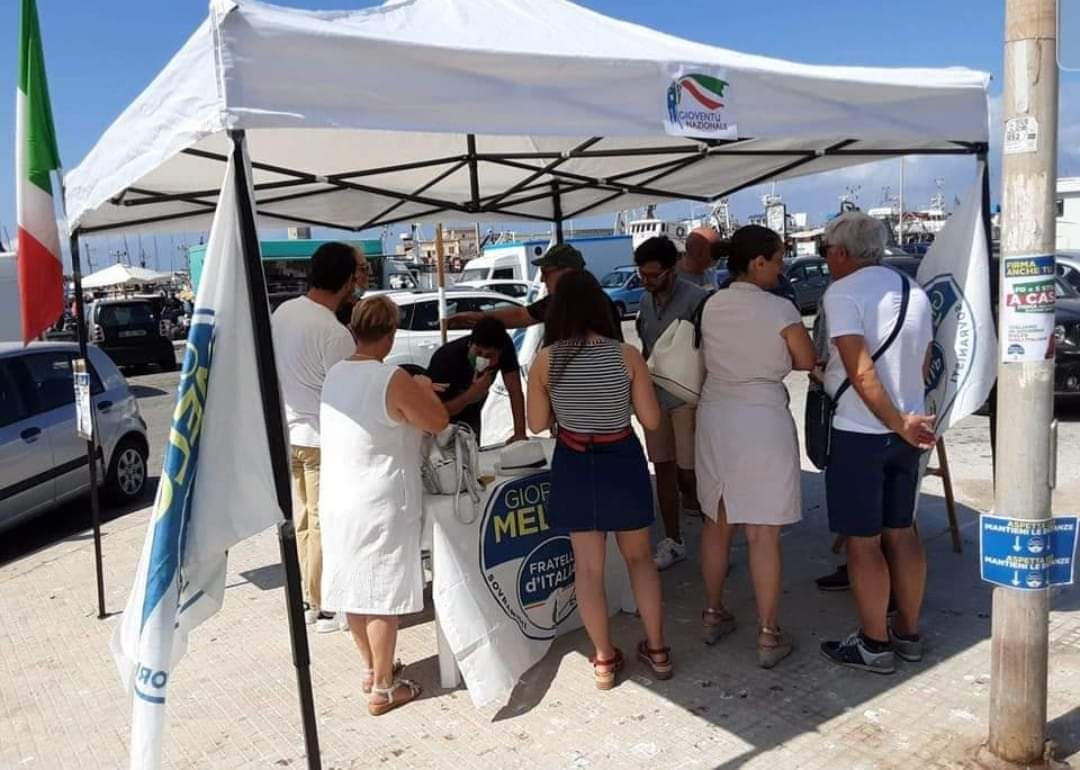 A Trapani al via i banchetti dei giovani di Fratelli d’Italia contro Tranchida
